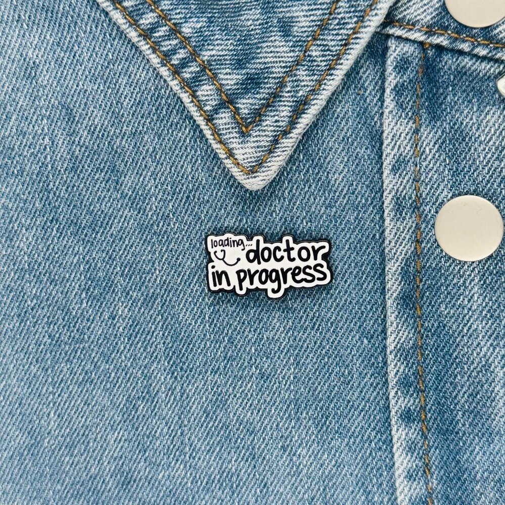 🤩New Oz Enamel Pin Doctor in Progress Medical Themed Brooch White medical gift